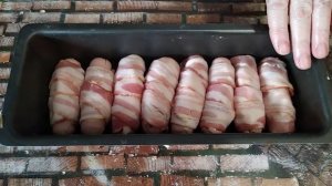 Сосиски с сыром в беконе