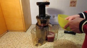 Сок виноградный. Шнековая соковыжималка.