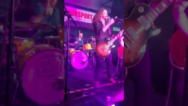 Bad Dog Live at The MotorSport Lounge смотреть онлайн