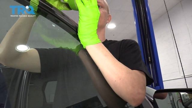 How to Replace Front Window Regulator 08-12 Ford Escape смотреть онлайн