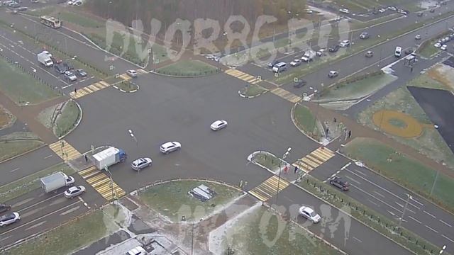 Походу уснул и снёс пешеходные столбы в Сургуте смотреть онлайн