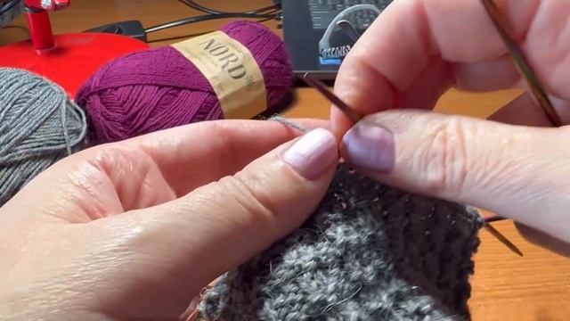 Узор спицами для мужских носков / Красивый рельефный узор смотреть онлайн