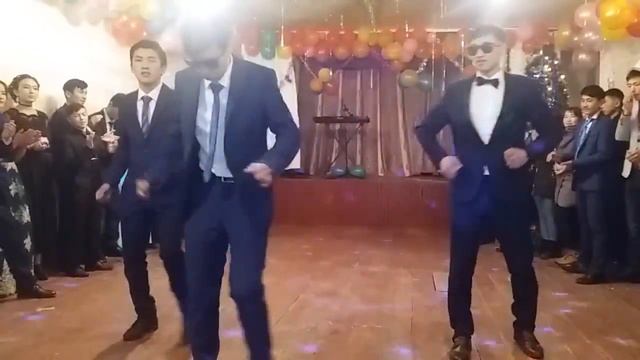 Шафл ? танцует 11-класс флешмоб 2018 смотреть онлайн