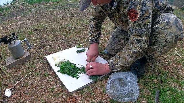 Открываем сезон природы. Варим УХУ, коптим Рыбу. САХАЛИН 2022г. смотреть онлайн