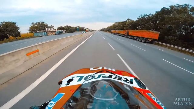 Два фаера. Прохват на двух Honda CBR1000rr Fireblade. смотреть онлайн