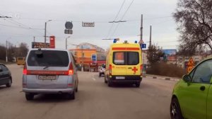 Скорую помощь с мигалками не пропускают водители