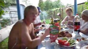 Илья Митько (мой зять) на пикнике и наши семьи...