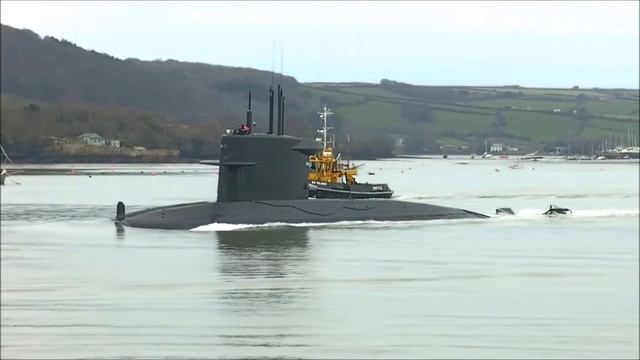 HNLMS WALRUS (Dutch Sub) leaving Devonport Dockyard in Plymouth смотреть онлайн