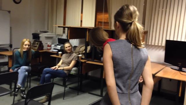 Влада и Оля изображают животных на актерском в Школе Ольги Спиркиной смотреть онлайн
