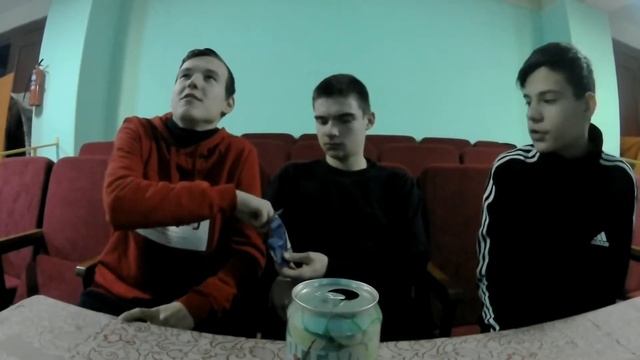 Съешь, чтобы выжить. 2 часть. Противный напиток и конфеты! смотреть онлайн