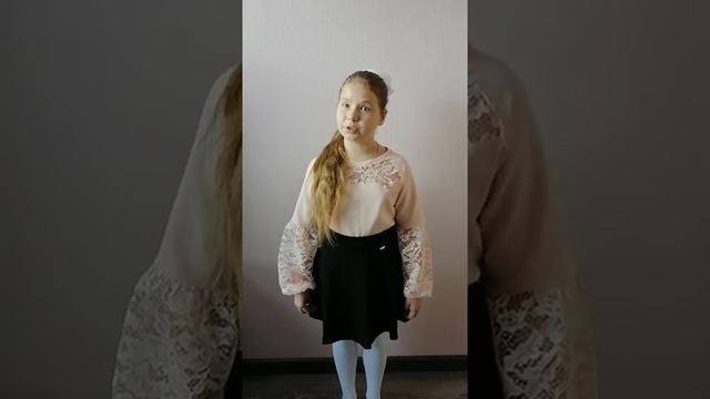 Кузнецова Арина Алексеевна, 9 лет, А. Фет 'Бабочка' смотреть онлайн
