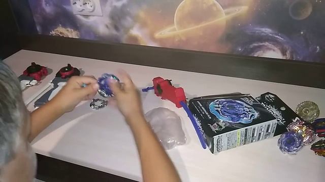 Открываю новый Бэй Блэйд под названием arcger hercules.13.Et смотреть онлайн