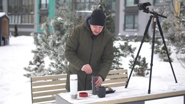 Как заварить молотый кофе в мороз на улице в AeroPress Go | Зимний рецепт аэропресса смотреть онлайн