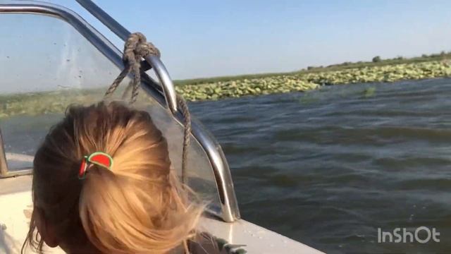 Блог! Прогулка на катере по озеру в Долину Лотосов! Маруся играет и отдыхает! смотреть онлайн