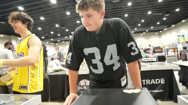 UNREAL 1/1 Tom Brady CARDS & Huge DEALS At Dallas Card Show смотреть онлайн