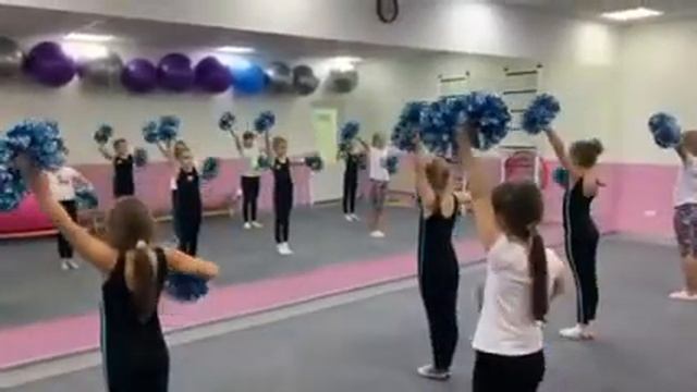 Тренировочный процесс с помпонами!