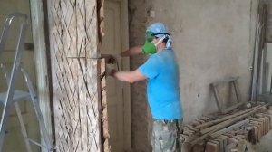 Демонтаж деревянной перегородки со штукатуркой по дранке в сталинке часть 2