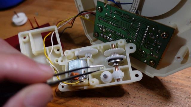 ROB the Robot NES Repair! Teardown, gear repair, and demonstration смотреть онлайн