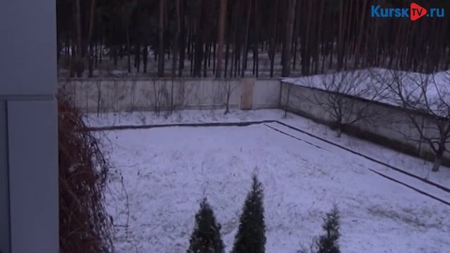 Курянин, чтобы выплатить кредит, украл сейф с почти миллионом рублей у своего работодателя смотреть онлайн