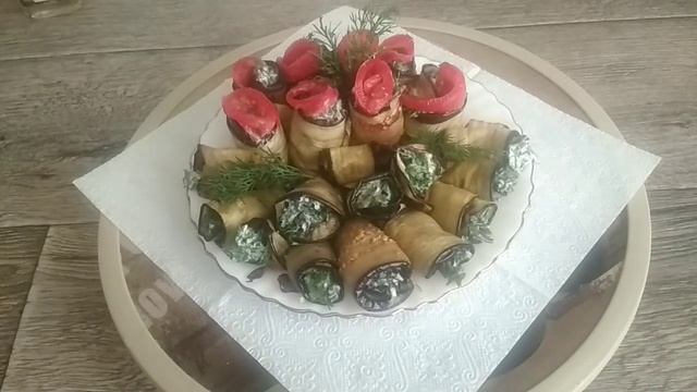 Рулетики из баклажанов и салат из сырых овощей. смотреть онлайн