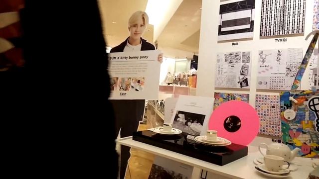 So Much K-Pop! SMTOWN at COEX Mall - LIVE TOUR OF KOREA #24 смотреть онлайн