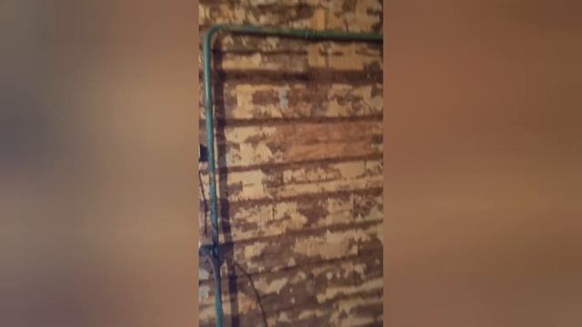 Как сделать ремонт в доме, в деревенском стиле.Шлифуем брёвна,зачищаем карсчёткой брёвна. смотреть онлайн