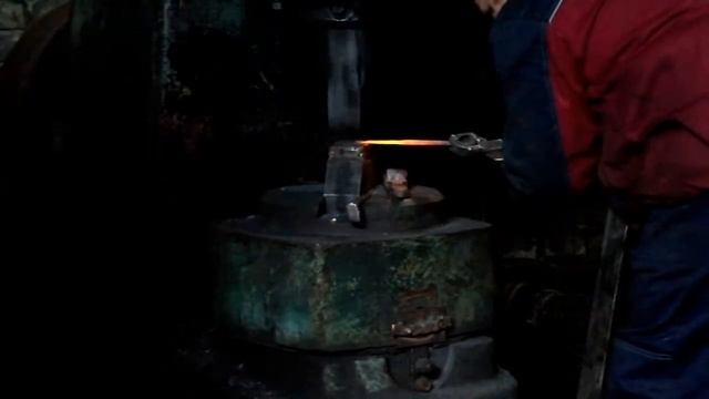 Кузнец Приказчиков. Отковка хвостовиков сталь ХВГ смотреть онлайн