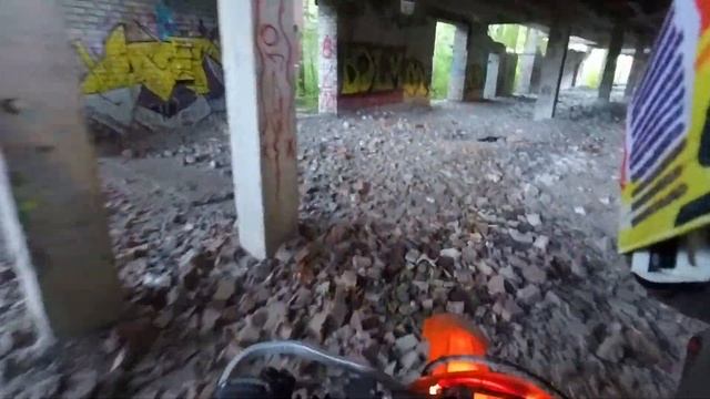Нашли заброшенную стройку для эндуро смотреть онлайн