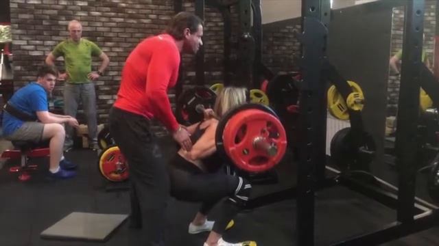 Приседания со штангой 120кг на 5 повторений. смотреть онлайн