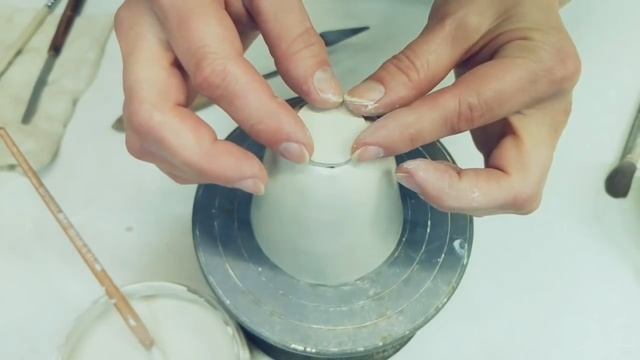 Как слепить чашку. Ручная лепка из фарфора. смотреть онлайн