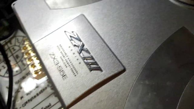 ремонт усилителя ZX3-S5E . Устраняем писк из динамиков в автомобиле смотреть онлайн