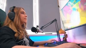 Аня хорошая vs Ксюша плохая что делать я не знаю смотрю дабл Бабл не знаю Какая часть