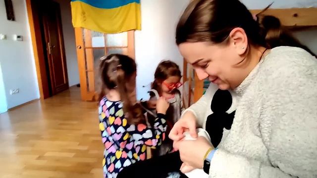Встреча с внучками ! Разбираем ПОДАРКИ! Забыла про кота Пирожка 🇨🇿 смотреть онлайн