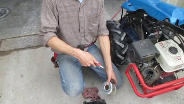 Walk-Behind Tractors: Air Filter Maintenance смотреть онлайн