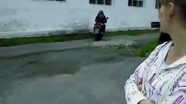 Полина на мопеде смотреть онлайн