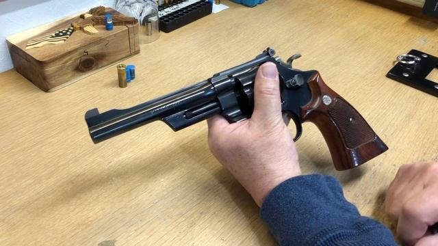 How to open a stuck cylinder on your S&W revolver￼ смотреть онлайн