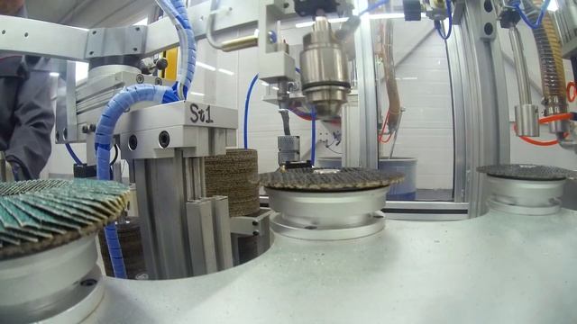 Производство лепестковых тарельчатых кругов - Abraflex смотреть онлайн