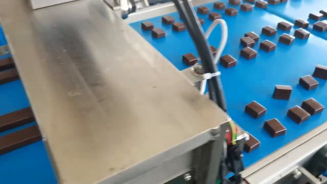 Видео испытаний многорядного экструдера для энергетических батончиков Papa P400 для клиента смотреть онлайн