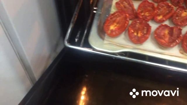 ВЯЛЕНЫЕ ТОМАТЫ / Вялем в духовке/Легко и просто/ смотреть онлайн