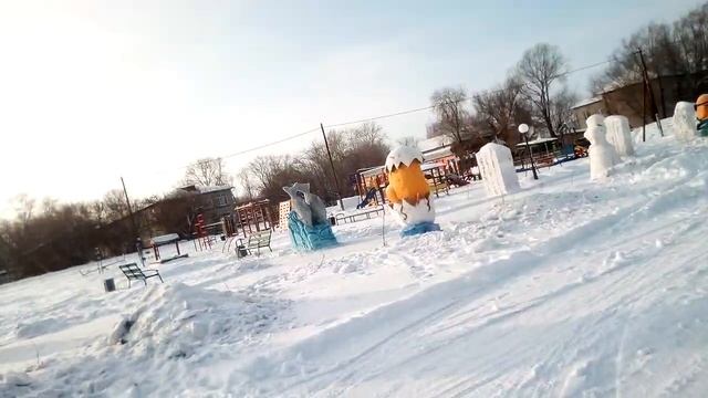 новогодние украшения / фигуры из снега смотреть онлайн