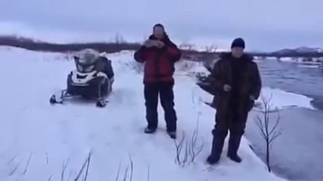 на снегоходе через реку рыбалка, рыба, рыбак, русское видео о рыбалке, улов смотреть онлайн