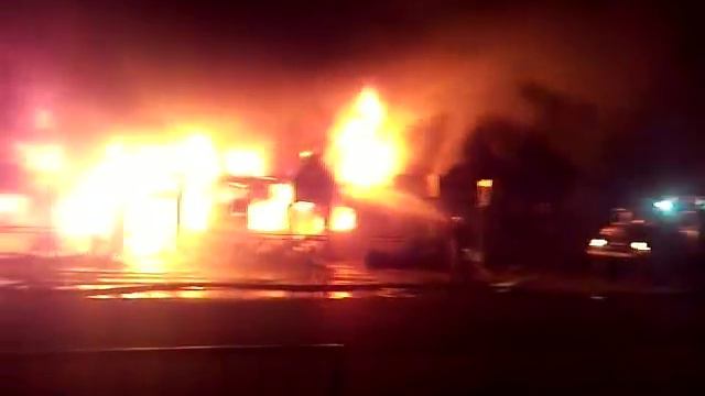 сгорел рынок в Петров Вале в ночь на 25ое июля смотреть онлайн