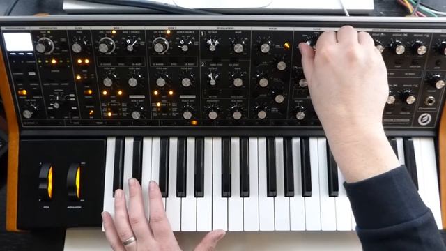 Moog Sub 37 Walkthrough - Oscillators, Filter and Envelopes Part 1 of 3 смотреть онлайн