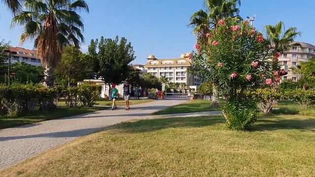 ?Обед в Barut B Suites 4*. Маски на пляже. Гуляю вдоль отелей. Royal Dragon 5*.Турция 2020 ? Ч. 5. смотреть онлайн