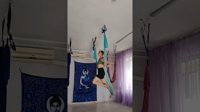 Кувырок в гамаке #short #флаййога #аэройога #flyyoga #aeroyoga #aerialyoga #aerialstratching