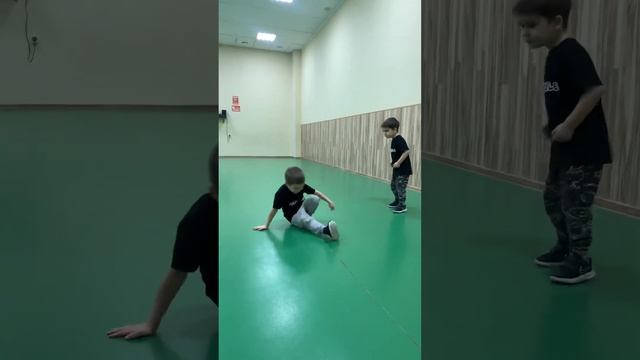 Лев против брейк данса смотреть онлайн