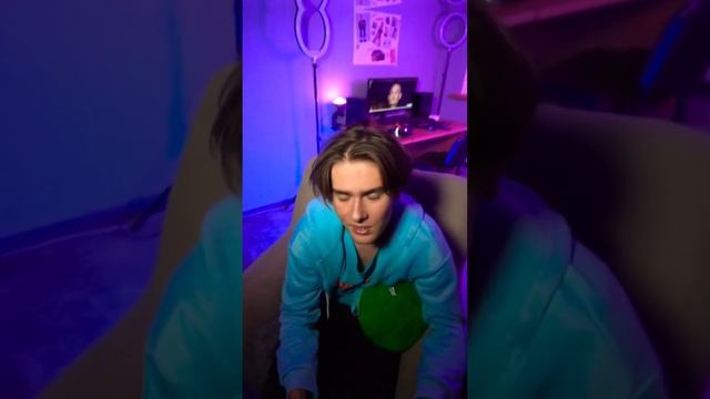 Почему волосы выпадают каждый день, но мы не лысеем? #волосы смотреть онлайн