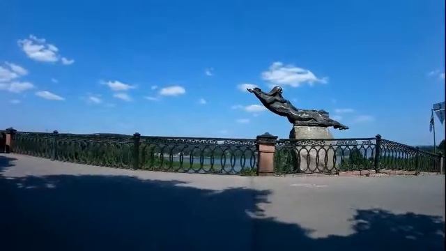 Скульпура, посвященная реке Томь на Притомской набережной, г.Кемерово смотреть онлайн