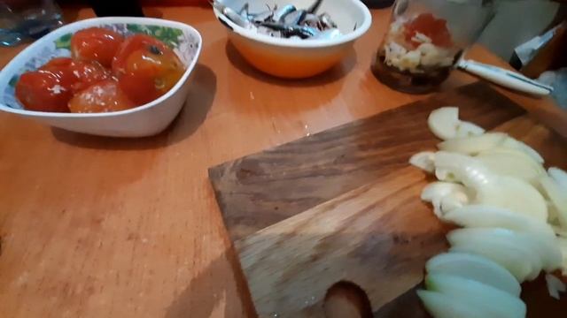 Рецепт рыбной заготовки килька с луком и квашеными помидорами смотреть онлайн