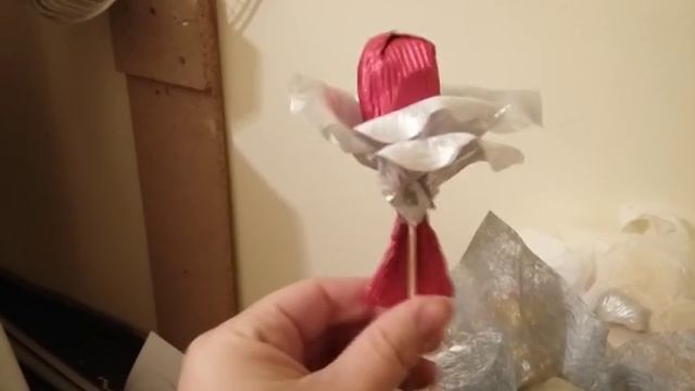 Как сделать букет из конфет на Новый год. смотреть онлайн